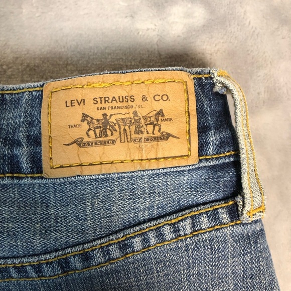 Levi's Women's Mini Denim Skirt with Dark Bule Flower Accent Size 8 - Picture 8 of 10